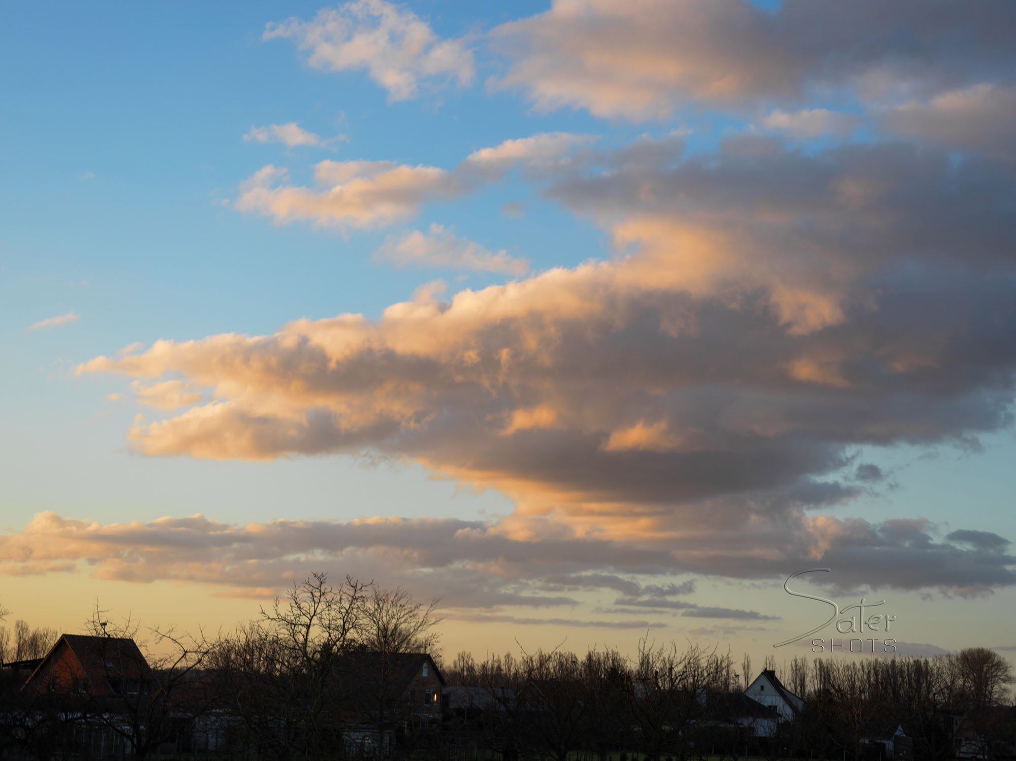 Colourful formation of clouds